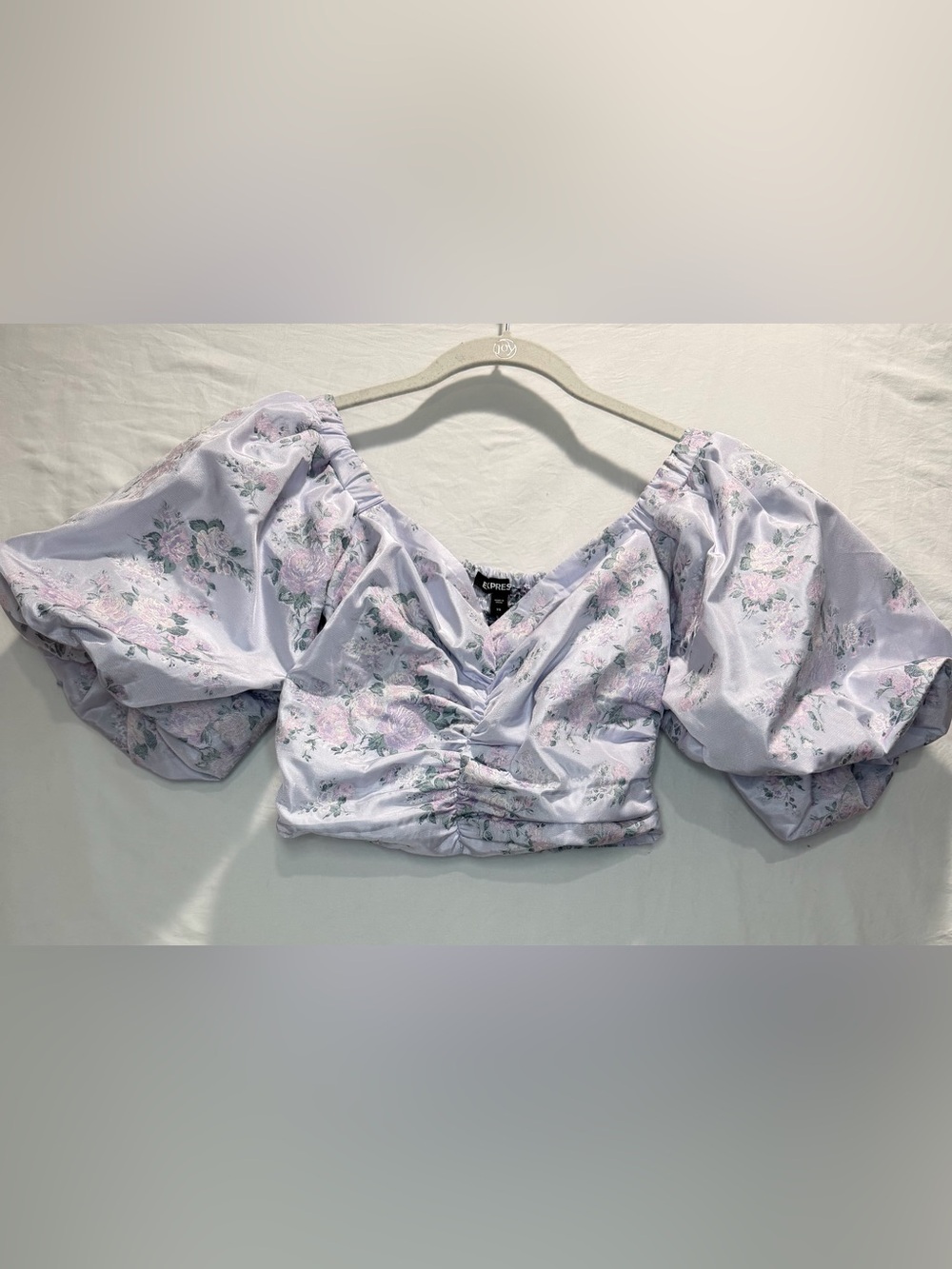 Express Lavender Floral Ruched V-Neck Puff Sleeve Crop Top